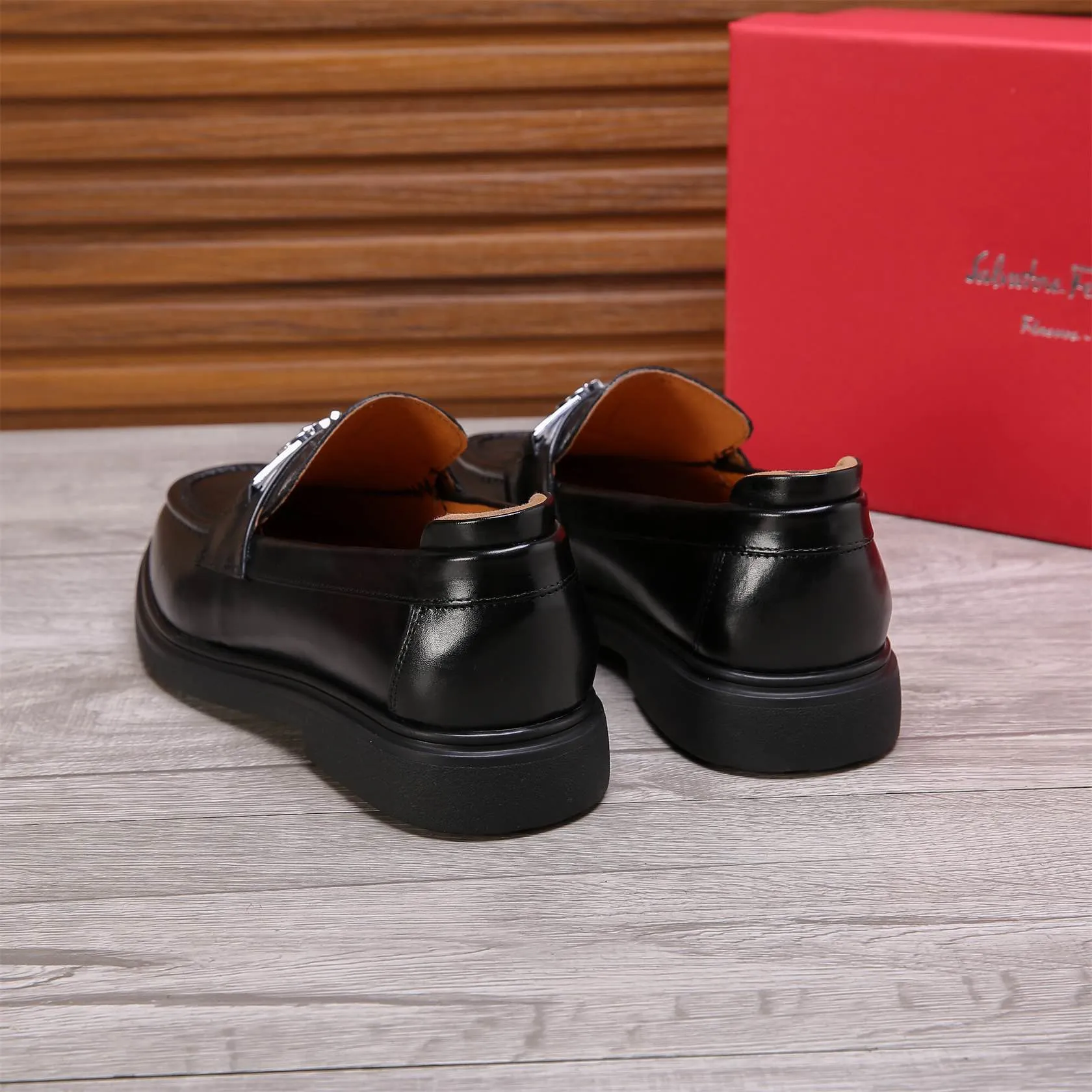 Men's shoes 💰460 🕷🕷🐂【Ferragamo】Ferragamo Popular fashionable casual shoes🇨🇳Official website counter 1:1 production, original mold opening💯Good quality visible, imported high-end first-layer waxed calfskin, water-dyed🐂leather lining🌿very clear texture, high-quality waterproof, non-slip and wear-resistant outsole🎋high quality and low price, truly handmade🍓Black optional! Code number 38-44 (45-46 customized)......
